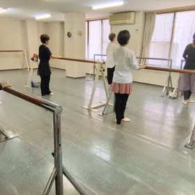 明石スタジオちょっとバレエ寄りのストレッチクラスよりの画像