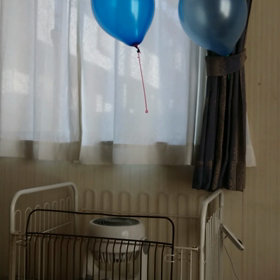 何となくふわふわ浮く風船の画像