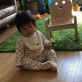 おしり歩きの画像
