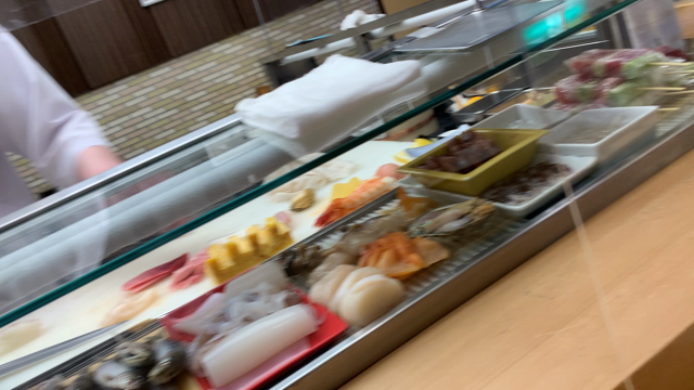 回らないお寿司を食べるの記事動画