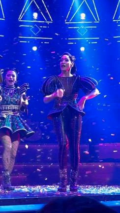 ミュージカル『SIX』を英恵さんとの記事動画