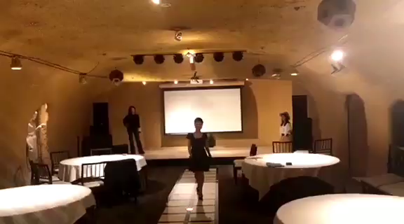 舞ちゃんの帽子新作発表ショーの記事動画