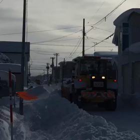 やっと来た！今年最初で最後の排雪。の画像