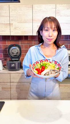 1日分の野菜とタンパク質がとれる野菜ボウルです！！の記事動画