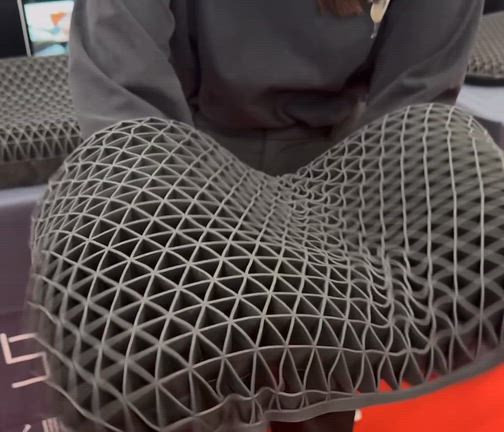 【ヒツジのいらない枕】夫婦で使ってわかった「至極と極柔」のリアルな差の記事動画