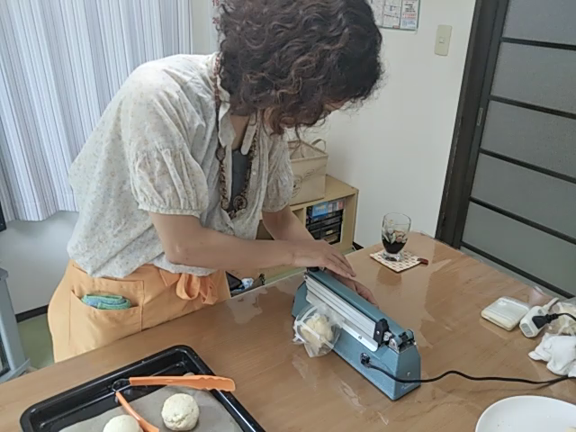 スコーンのラッピングも楽しめた、大満足のレッスンでした。の記事動画