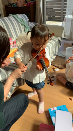 ２歳半❤️バイオリン初体験の記事動画