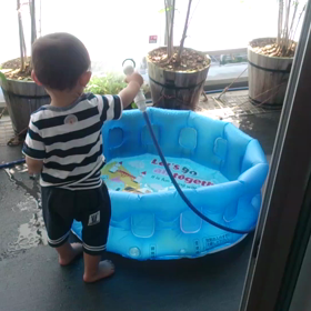 1歳と2ヶ月と24日目  ベランダプールの画像