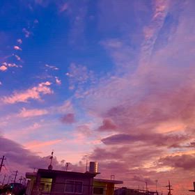近づく台風26号を感じさせる今日の夕焼けの画像