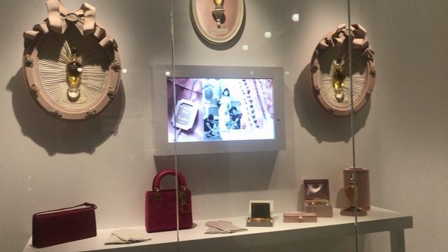Dior 美術館の記事動画