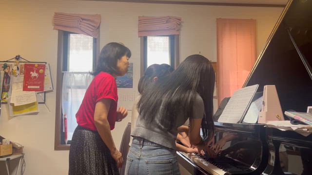 リハの翌朝も連弾合わせの記事動画
