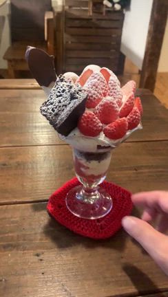 いちごパフェとランチ・・・ノラジジさんの記事動画