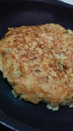 お好み焼きでお昼ご飯の記事動画