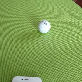 足でゴルフボールつかみの画像