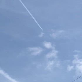 飛行機雲の画像