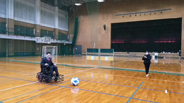 電動車椅子サッカーを体験の記事動画