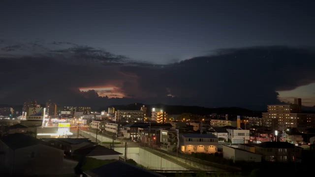 遠くの空が光っている…落雷の記事動画