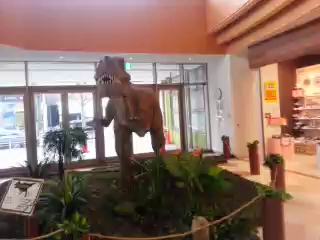 町のスーパーに恐竜出没!!の記事動画