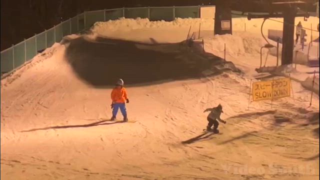 孫はじめてのスノボーの記事動画