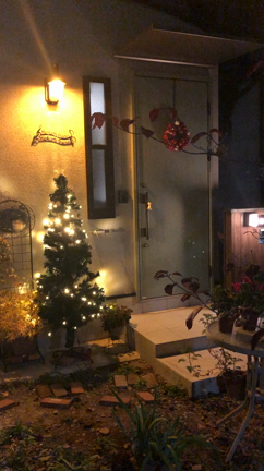 クリスマスのピアノレッスン室の記事動画