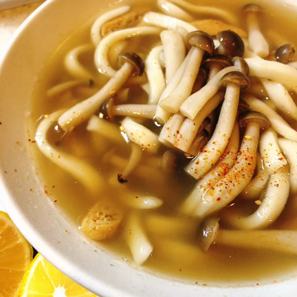 関東のおうどんのお出汁がコゲ茶色ってホントですか？の記事動画