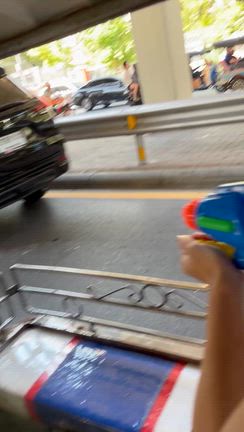 子連れソンクランレポ2026年③シーロムとカオサンとトゥクトゥク撃ち合いの記事動画