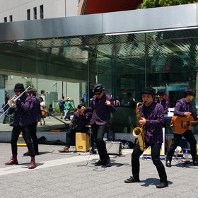 empty black boxの画像