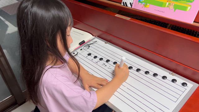 マグネットを使って2階のラまでカタカナで書けた♪の記事動画