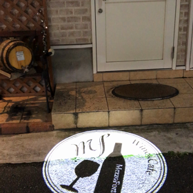 お店の前に…の画像