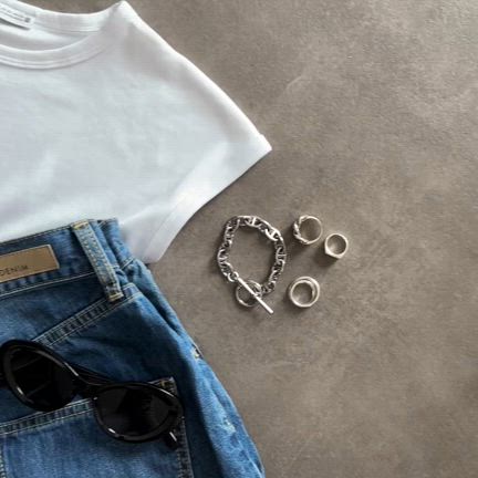 【ZARA】ボディスーツで簡単にヘルシーコーデの完成の記事動画