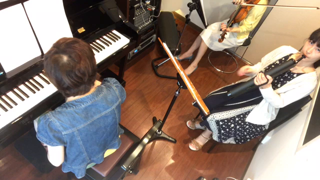 明日はトリオライブだよーの記事動画