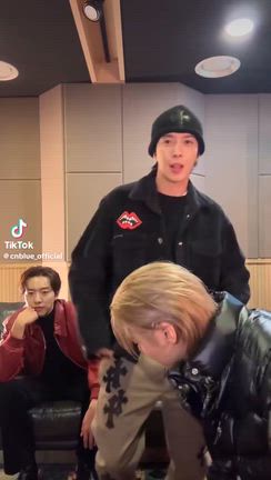 CNBLUE Killer JoyかけごえニューバージョンBOICEファイティンWith정용화の記事動画