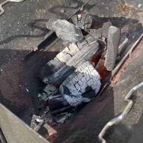 庭で炭を起こして料理をしようと思ってから2年も経っていた事にびっくり！の画像