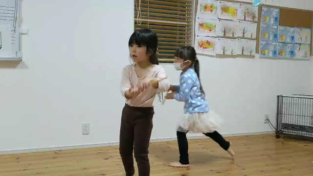 遊んでいるこの感覚が大事です！【STEP3(年少リトミッククラス)】の記事動画