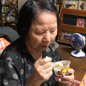 お母さんと夜ご飯の画像