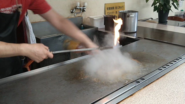 ステーキハウス楽園の記事動画
