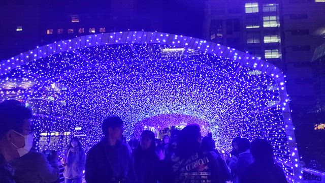 小倉クリスマスマーケットのイルミネーション＆丸和前ラーメンの記事動画