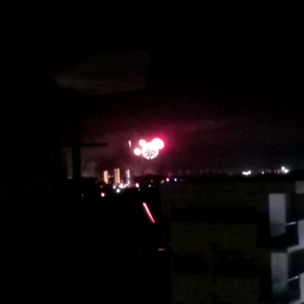 雨夜の花火の画像