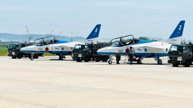 青と白の機体に心を奪われて✈︎ブルーインパルスの記事動画