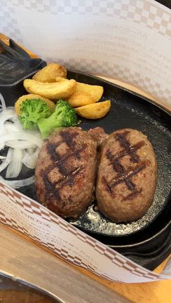 アプリの誕生日クーポンでハンバーグとサラダバー楽しんだ！の記事動画