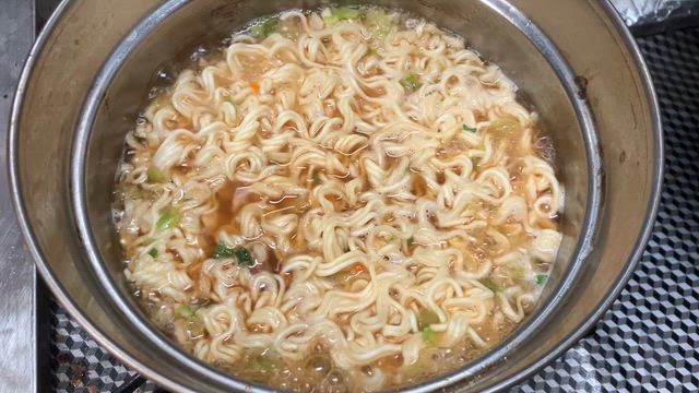 【本日営業日】浪花の中華そば「好きやねん」ラーメンの記事動画