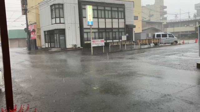【本日営業日】やっとみみずくの机だわ…。＼(^o^)／の記事動画