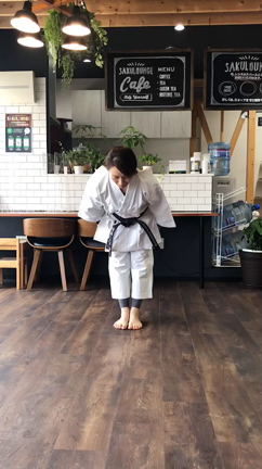 大人女子が学ぶ空手道の記事動画