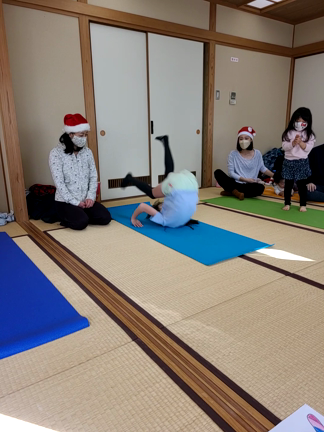 親子でクリスマスキッズヨガ♡の記事動画