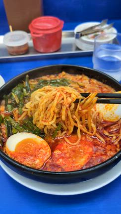 【来来亭・旨辛麺】辛い！旨い！やばっ！の記事動画