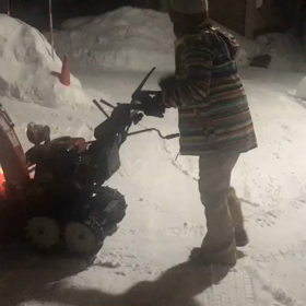 赤い除雪機の画像