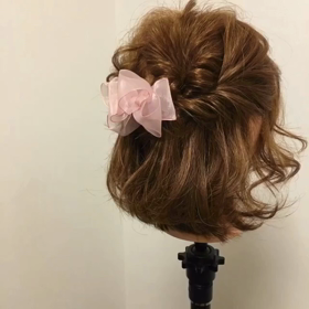 ショートヘアでもあきらめないで♪くるりんぱヘアアレンジのサムネイル画像