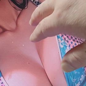 画像のおぱいを掴むの画像