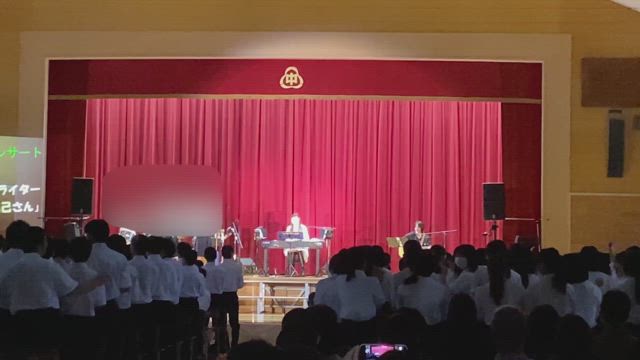 井上昌己、母校の文化祭に出演！の記事動画