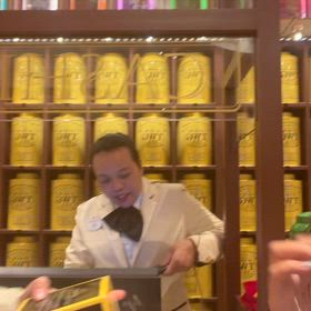 ディズニークルーズラインのTWGで買える美女と野獣のデザイン缶